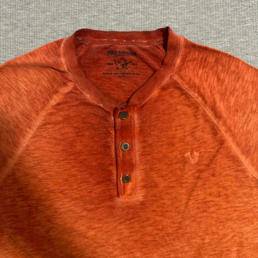 True Religion  Slub Acid Wash Long Sleeve Henley Shirt Orange Mens XL